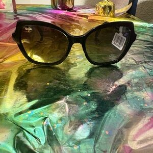 Maui Jim Black Sunglasses with Glossy Finish and Dark-Tinted Lenses